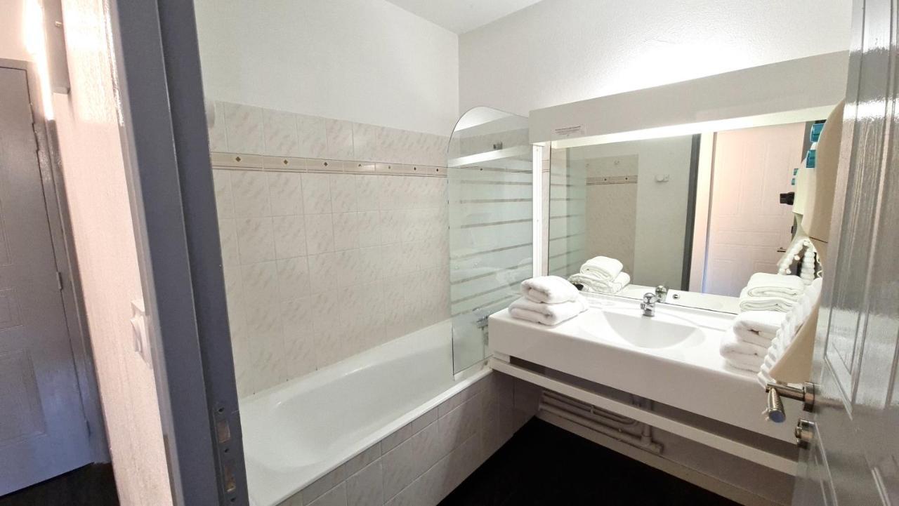 Fasthotel Oloron Hostellerie Du Paon Blanc Lurbe-Saint-Christau Luaran gambar