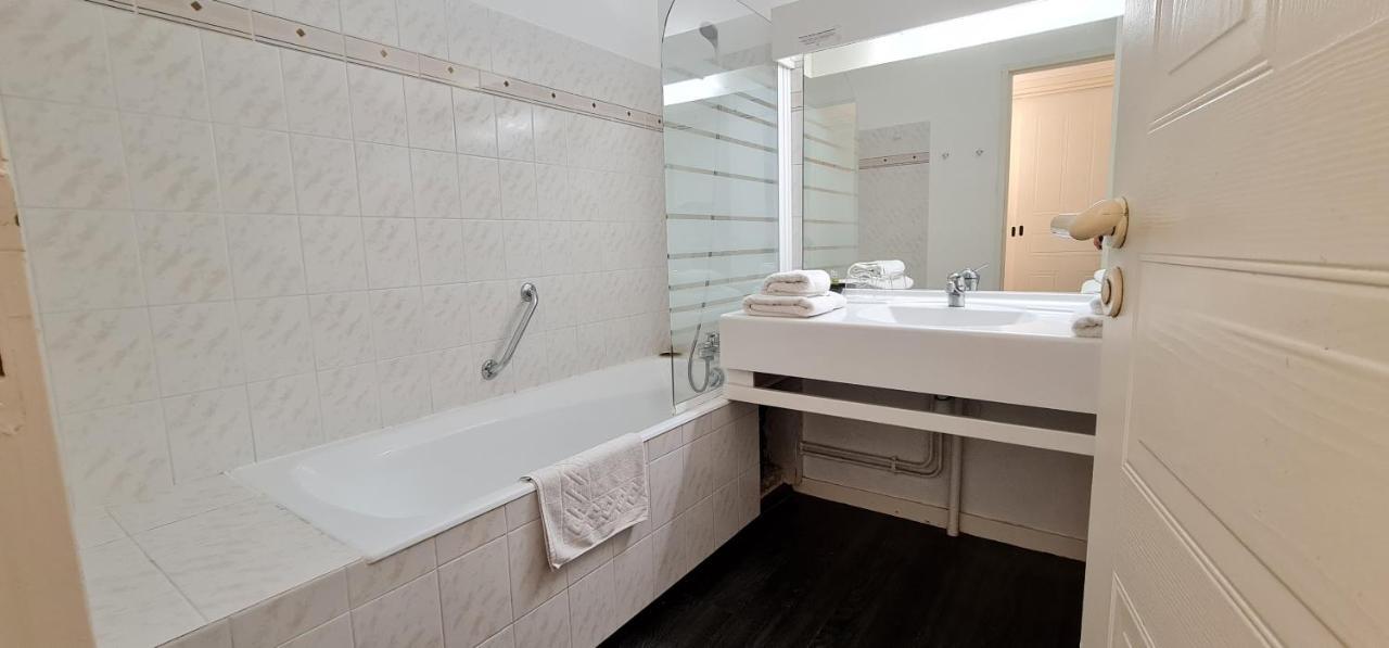 Fasthotel Oloron Hostellerie Du Paon Blanc Lurbe-Saint-Christau Luaran gambar