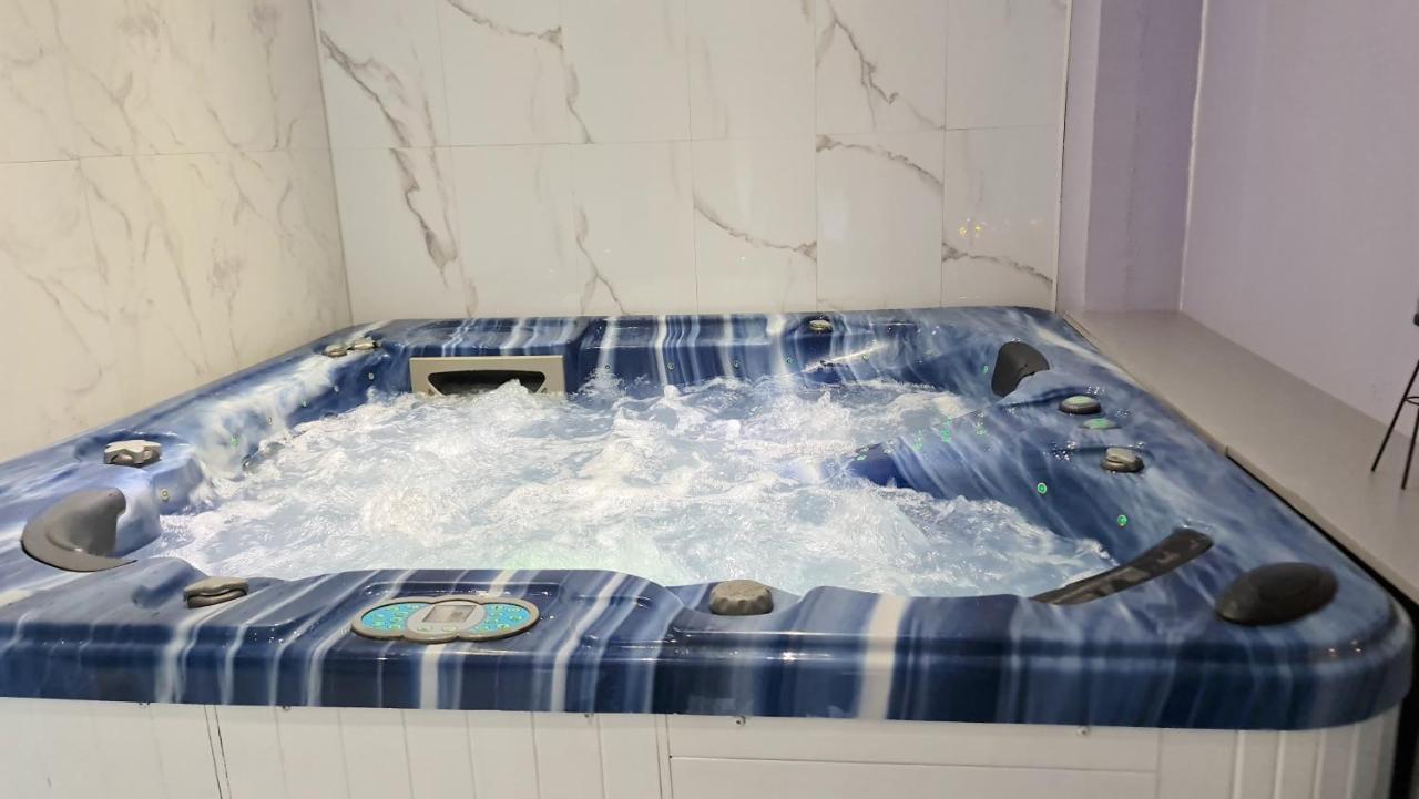 Fasthotel Oloron Hostellerie Du Paon Blanc Lurbe-Saint-Christau Luaran gambar