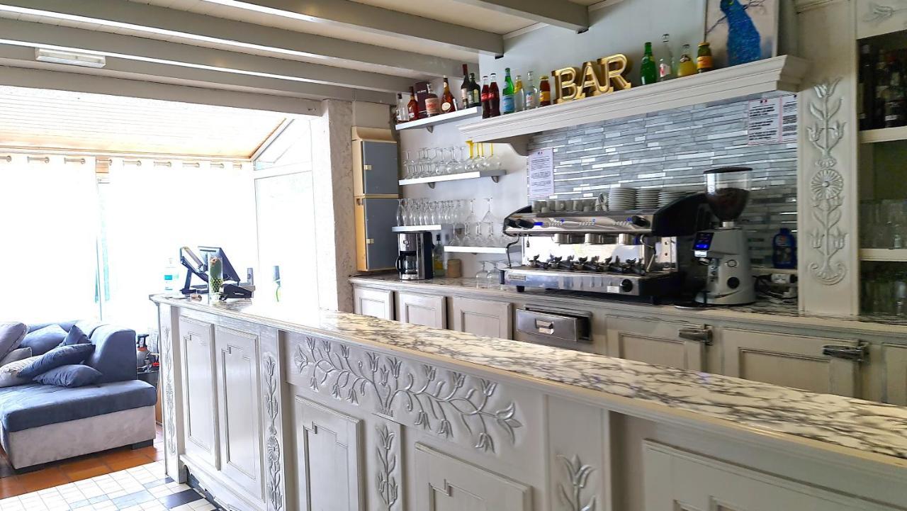 Fasthotel Oloron Hostellerie Du Paon Blanc Lurbe-Saint-Christau Luaran gambar